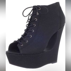 STEVE MADDEN black size 8 wedge booties lace up cutout heel peep toe